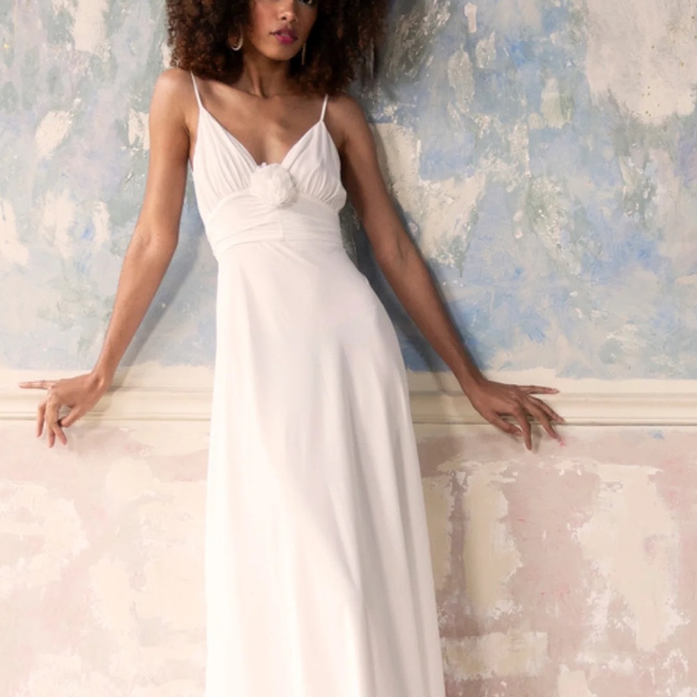 Alexia Admor White Dress with Gold Accent